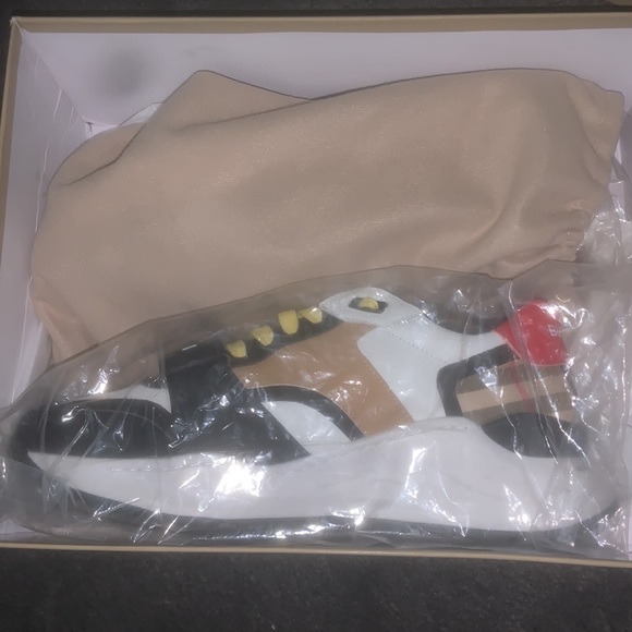 Burberry shoes - Picture 5 of 8